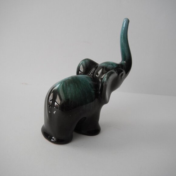 Vintage Blue Mountain Pottery Ceramic Elephant Figurine - Picture 4 of 6
